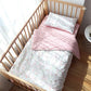 Juego de ropa de cama para cuna Emenpy 100 % algodón para bebés, niños y niñas, 3 piezas, incluye funda de edredón, sábana ajustable, funda de almohada, decoración de guardería, sin relleno (rosa)